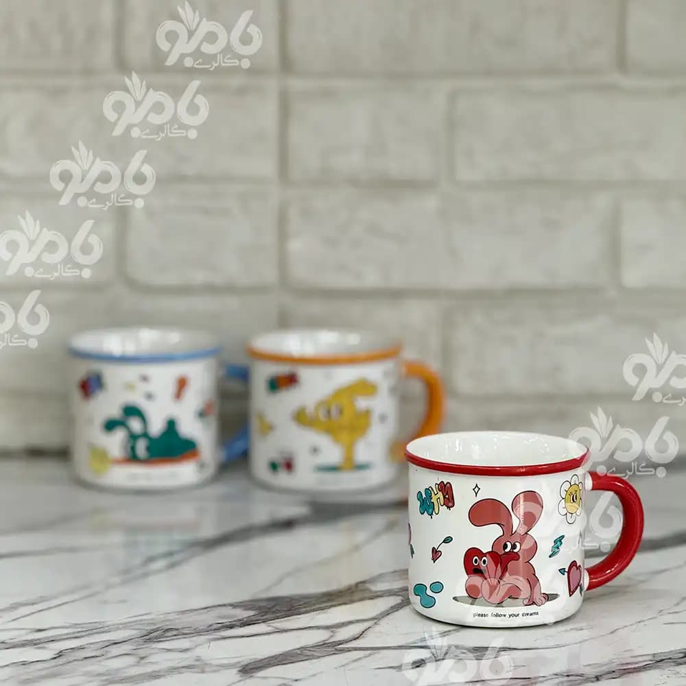 ماگ سرامیکی طرح عروسکی دسته رنگی — تصویر ۴