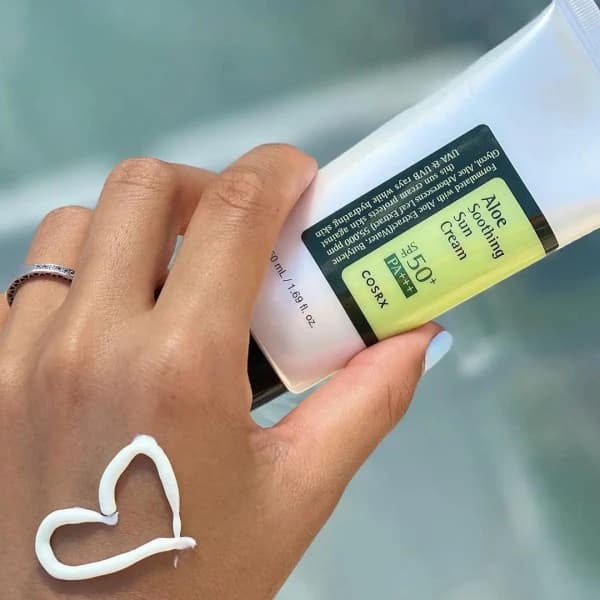ضدآفتاب آبرسان و تسکین دهنده آلوئه ورا کوزارکس spf50 — تصویر ۲