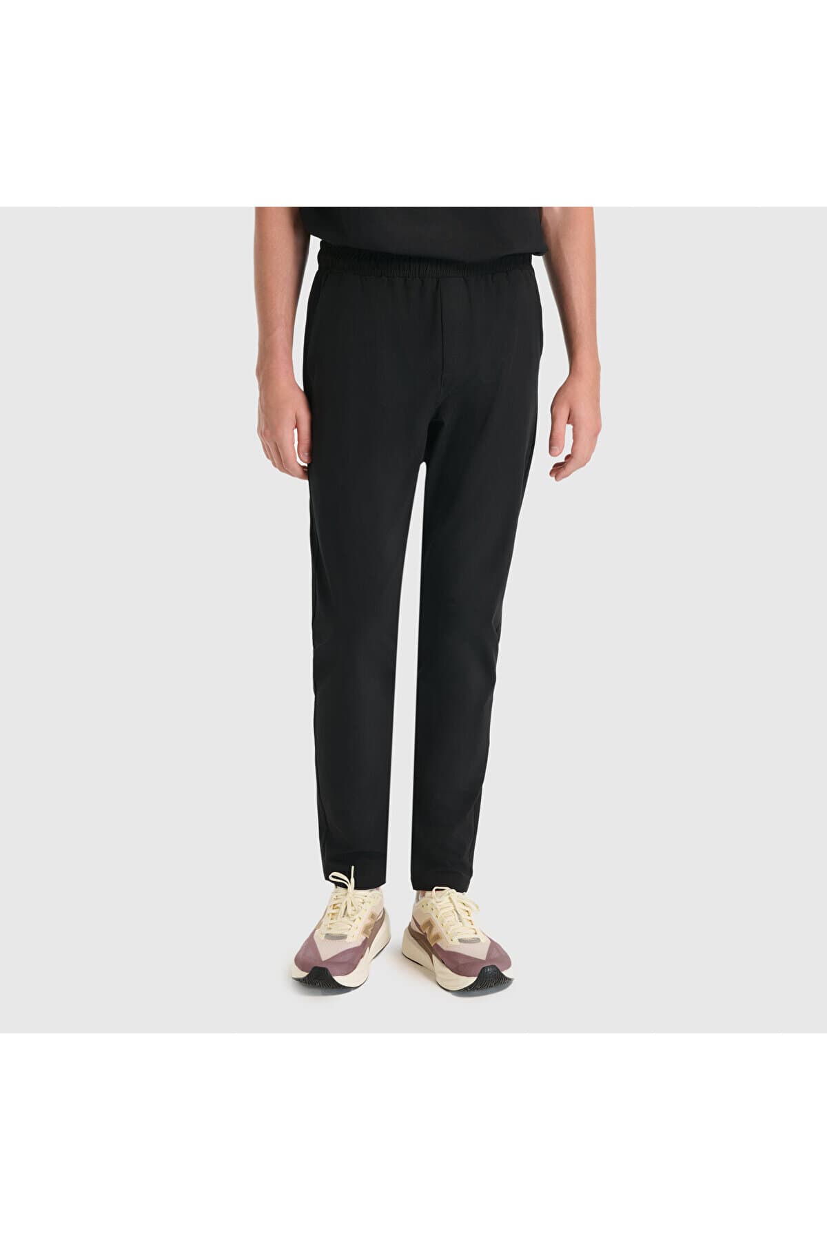 شلوار گرمکن ورزشی نیو بالانس مردانه مشکی راسته Regular/رگولار فاق نرمال جاگر | New Balance APP687 TR