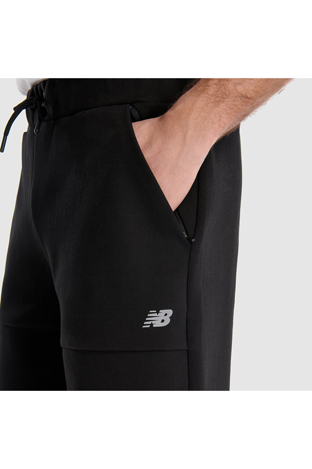 شلوارک برمودا نیو بالانس مردانه پنبه ای مشکی راسته Regular/رگولار فاق نرمال دامن کوتاه اسپرت | New Balance APP460 TR — تصویر ۵
