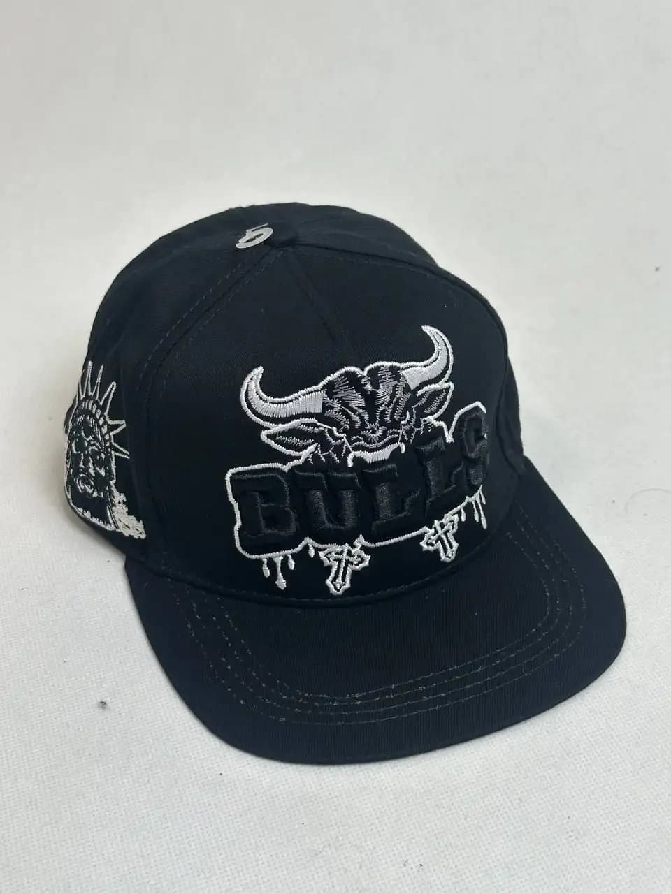کلاه بک فیت مشکیBULLS صلیب سایز 57