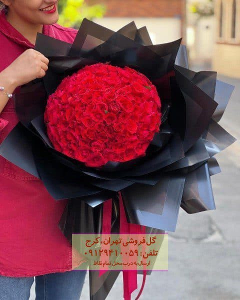 گل و بادکنک رز بزرگ ولنتاین در گلفروشی ملاصدرا