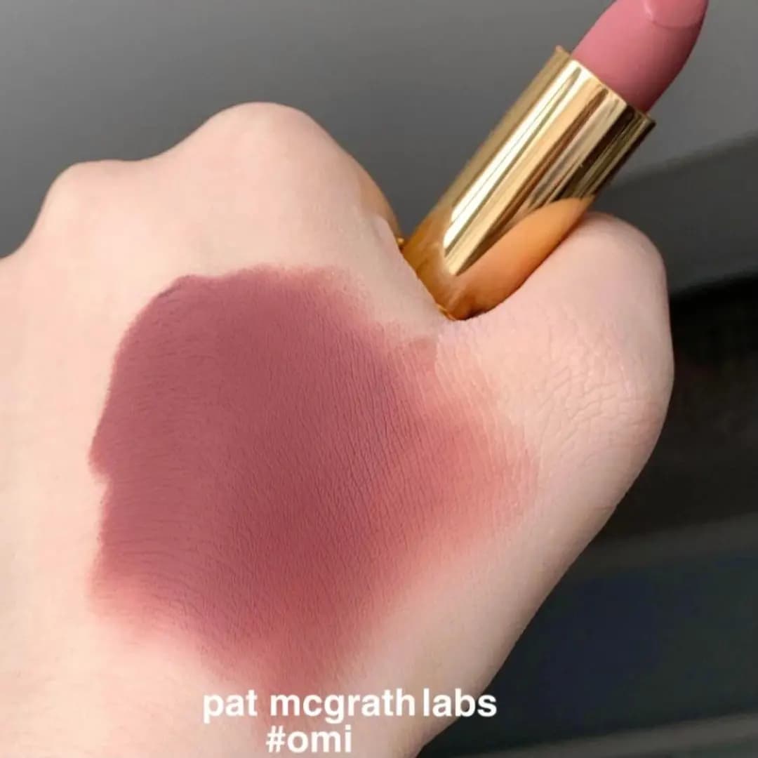رژ لب جامد پت مک گرث رنگ محبوب omi PAT McGRATH LABS MatteTrance™ Lipstick omi — تصویر ۸