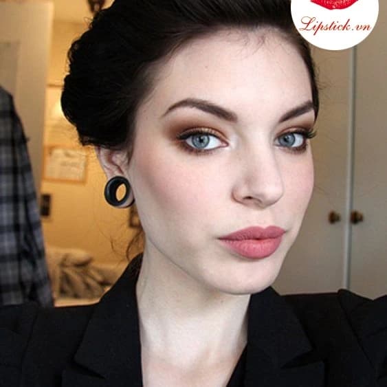رژ لب جامد پت مک گرث رنگ محبوب omi PAT McGRATH LABS MatteTrance™ Lipstick omi — تصویر ۷