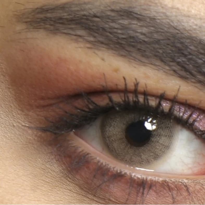 لنز رنگی چشم نیو ویژن پرو رنگ عسلی روشن بدون دور (NEW VISION-PRO) مدل Amber Hazel — تصویر ۲
