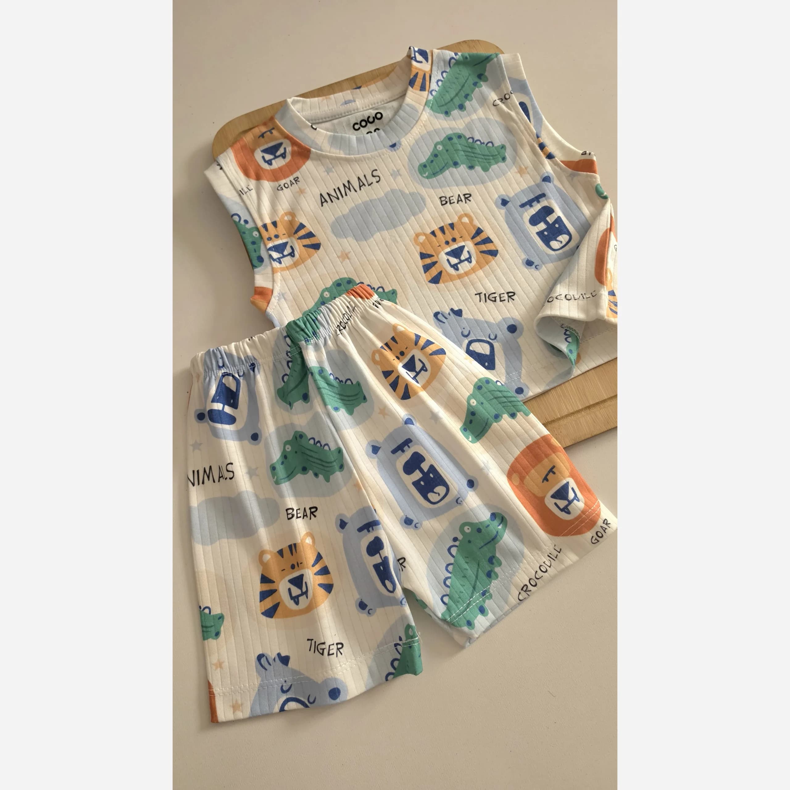 ست تاپ و شلوارک بچگانه نخ پنبه ای طرح فانتزی برند COCO — تصویر ۸