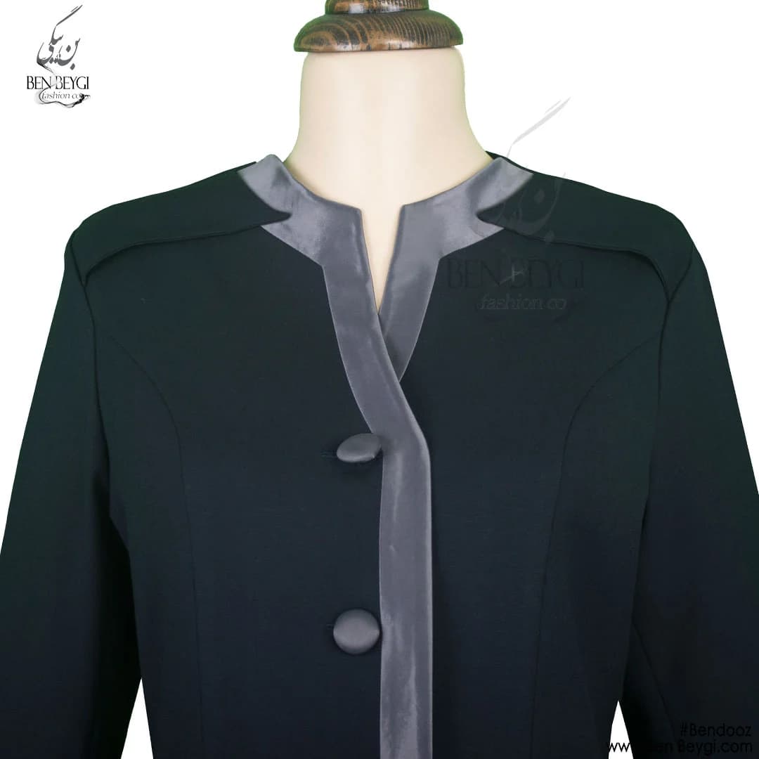 مانتو شلوار اداری سرمه ای سرشانه دوبل نوار طوسی پارچه فیونا کد 8798 — تصویر ۲
