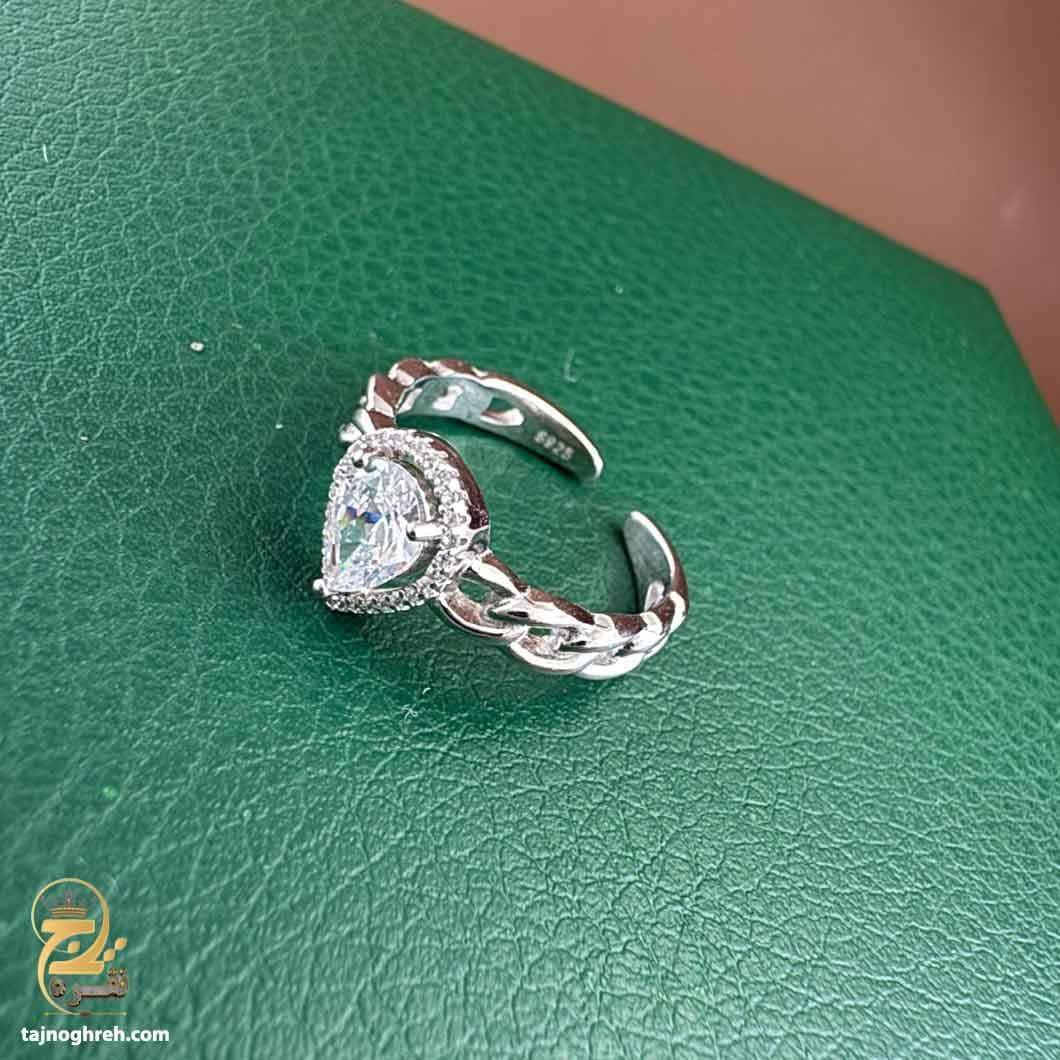 انگشتر نقره زنانه کارتیر نگین دار مدل RSW F23 — تصویر ۲
