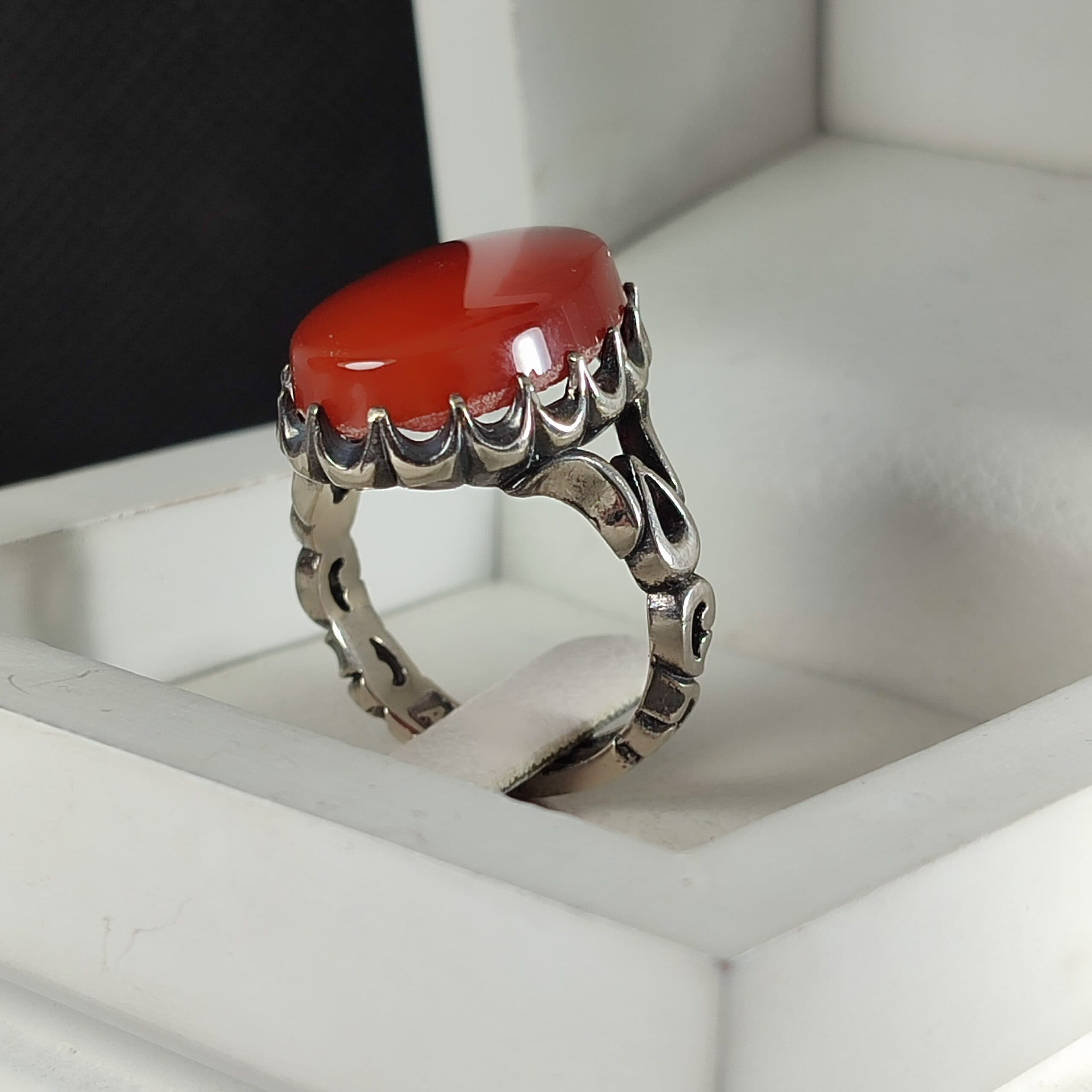 انگشتر آلیاژی عقیق قرمز اصل با رکاب اشکی – ترکیب زیبایی، انرژی و وقار کد 3564 — تصویر ۴