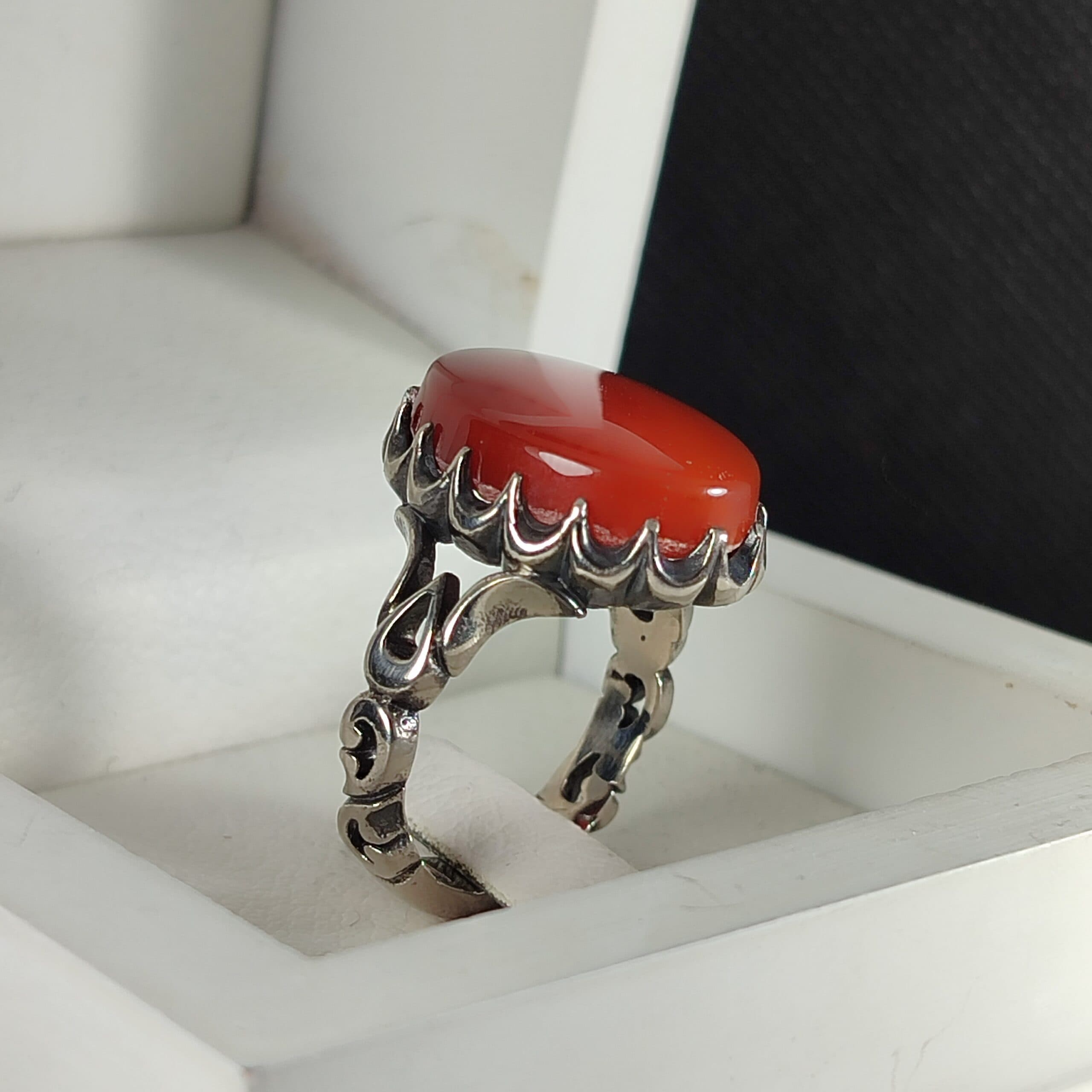 انگشتر آلیاژی عقیق قرمز اصل با رکاب اشکی – ترکیب زیبایی، انرژی و وقار کد 3564 — تصویر ۳