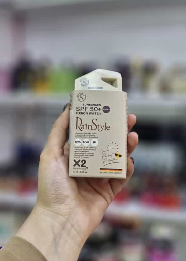 کرم ضد آفتاب فیوژن واتر بی رنگ رین استایل SPF50 مناسب انواع پوست 70 میل
