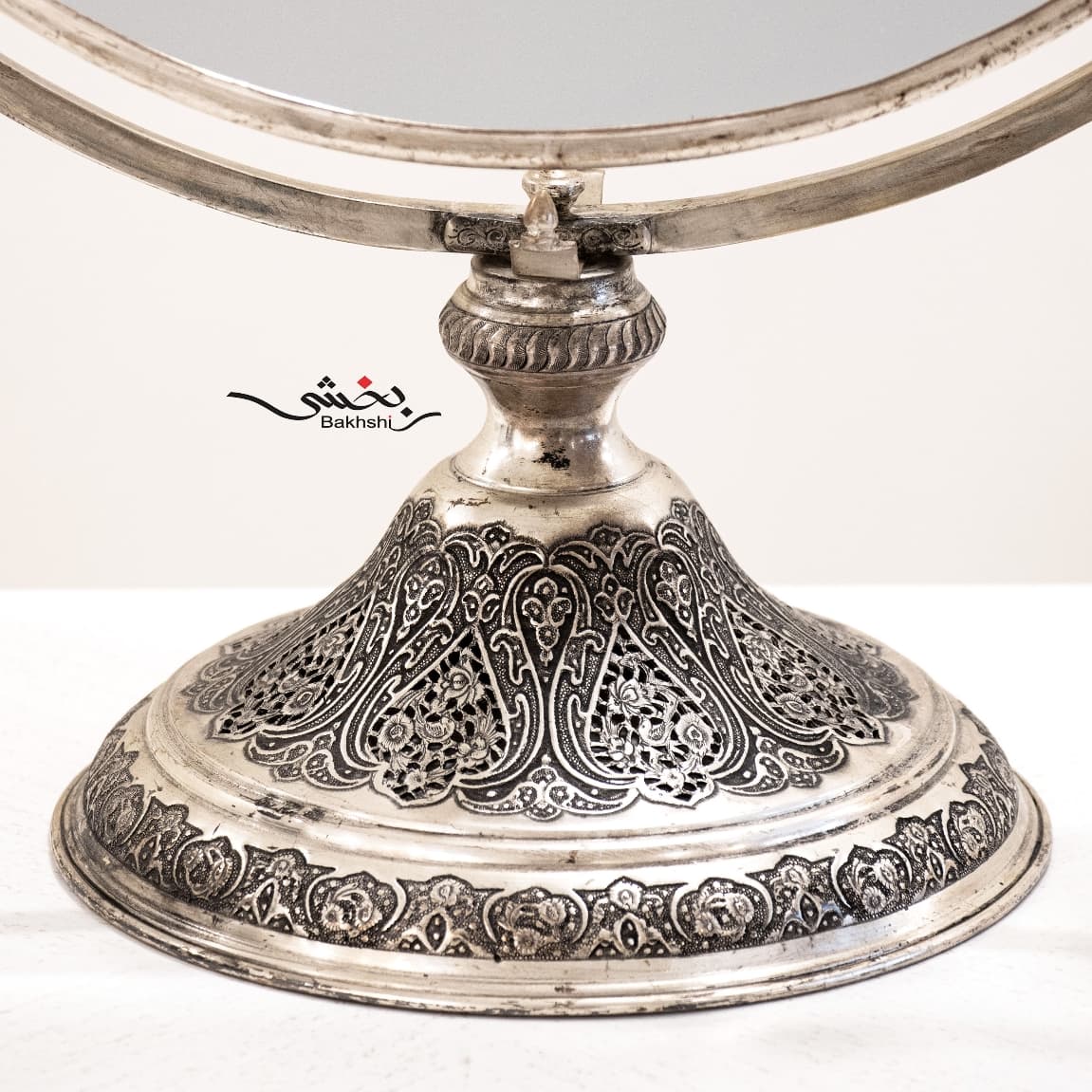 آینه نقره گرد و شمعدان چند شاخه — تصویر ۳