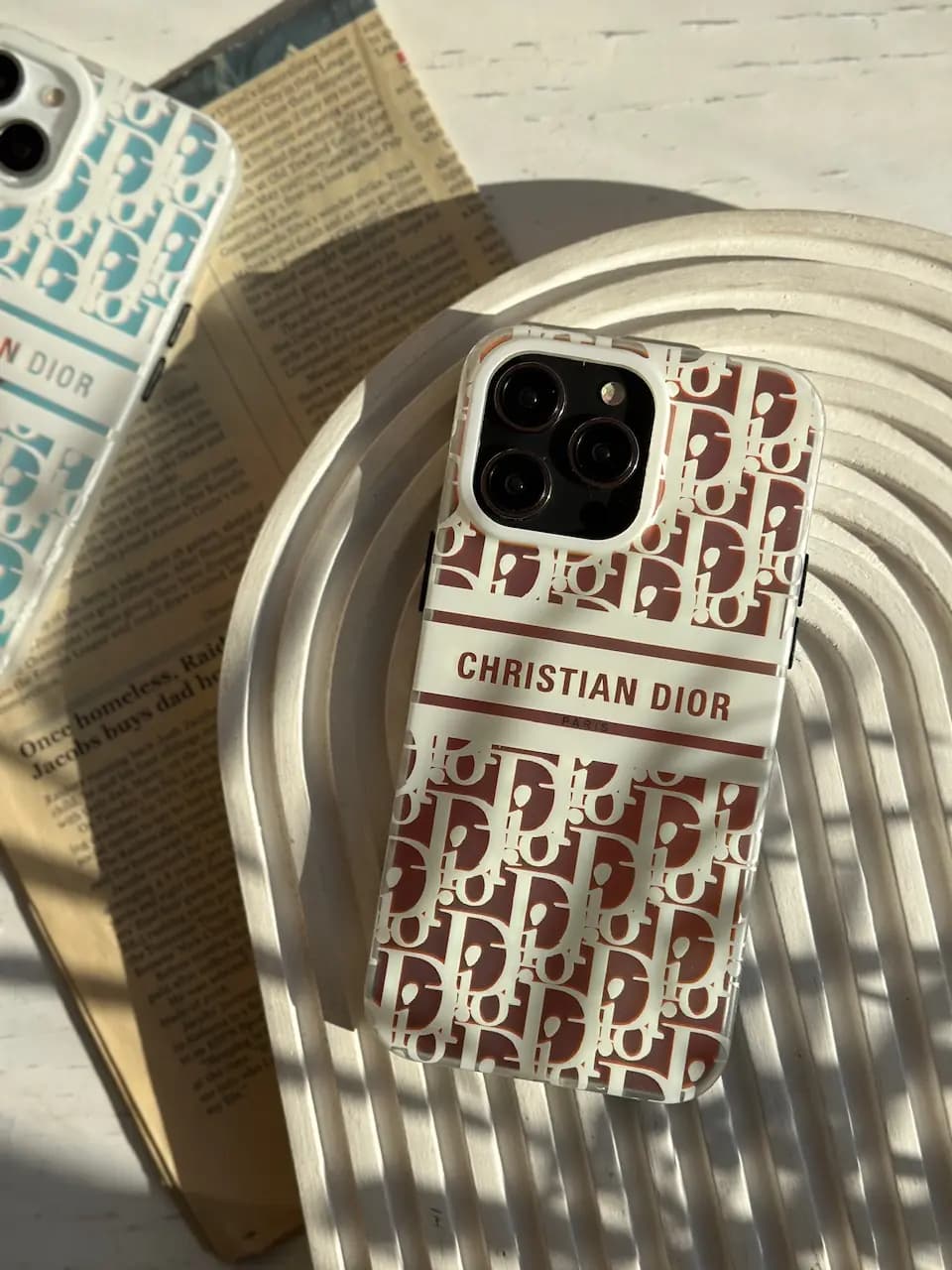 قاب Christian Dior هولوگرامی — تصویر ۴