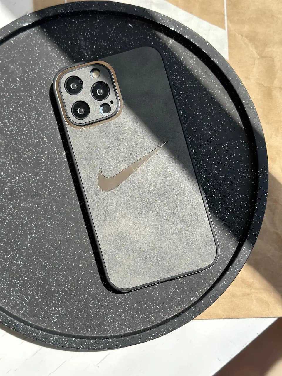 قاب Grey Nike — تصویر ۶