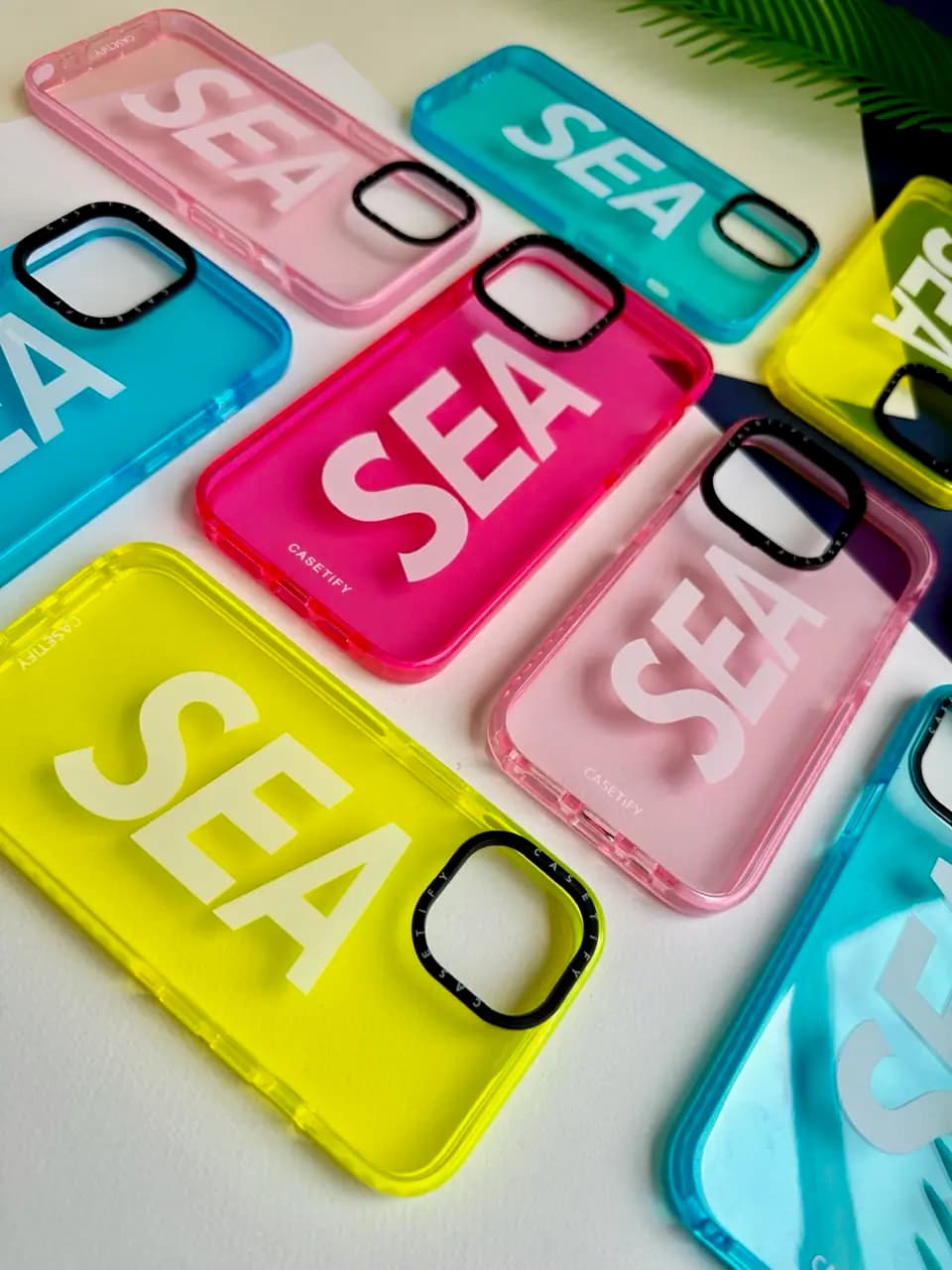 قاب Neon Sea Casetify (کدC1243) — تصویر ۴