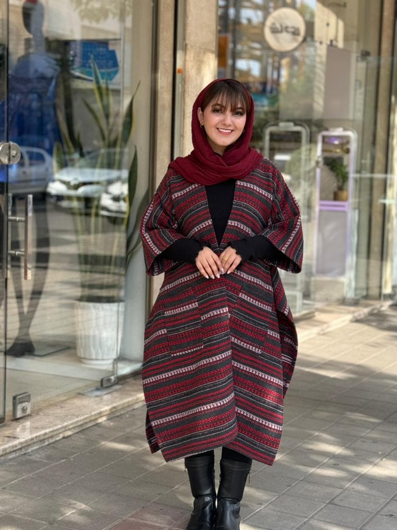 پانچ جلوباز قرمز طوسی صورتی راه راه — تصویر ۲