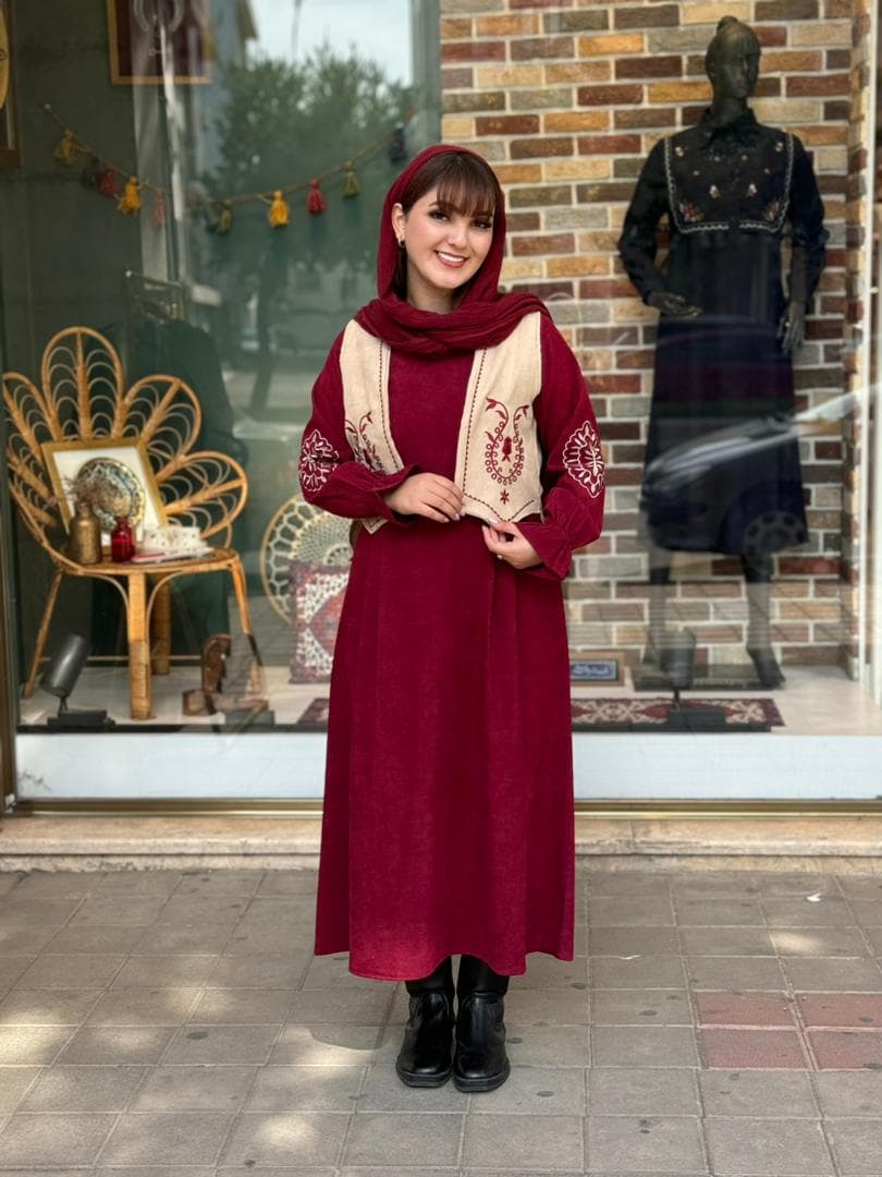 پیراهن جلیقه بته جقه کبریتی زرشکی کرم — تصویر ۳