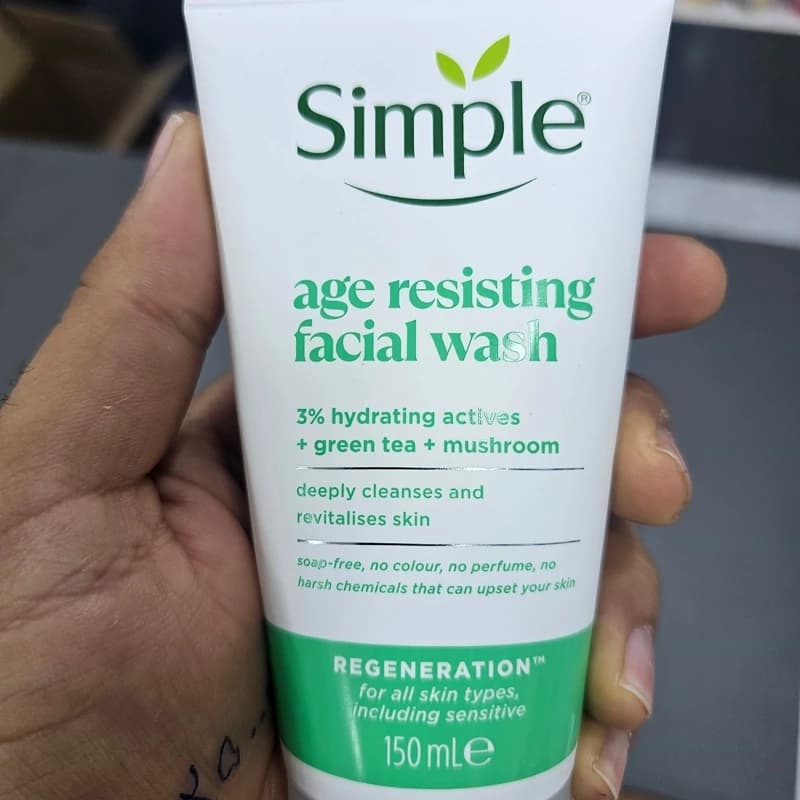 ژل شستشوی ضد پیری چای سبز سیمپل مناسب انواع پوست حجم 150 میلی لیتر — تصویر ۴