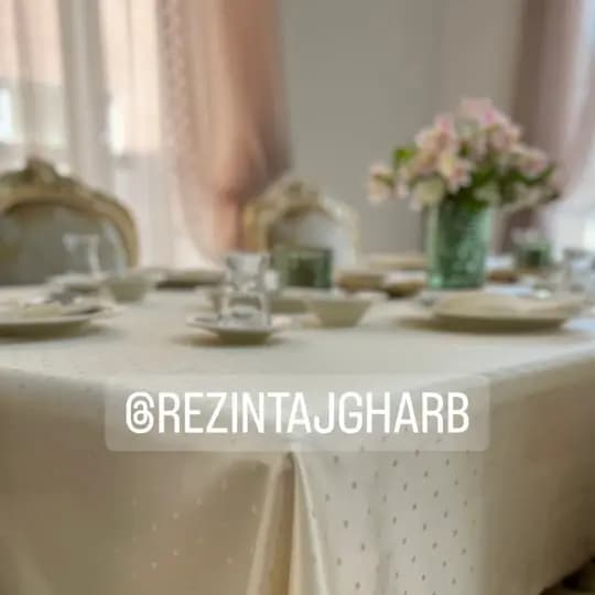 رومیزی ژاگارد مربع طرح اسکیپ — تصویر ۲