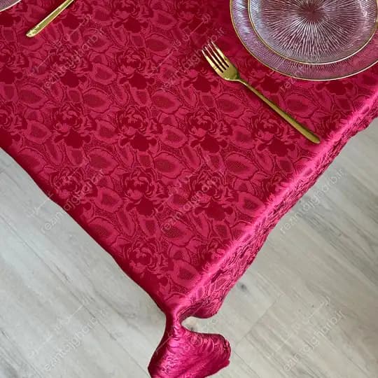 رومیزی ژاگارد مربع طرح رز رزین تاژ — تصویر ۲
