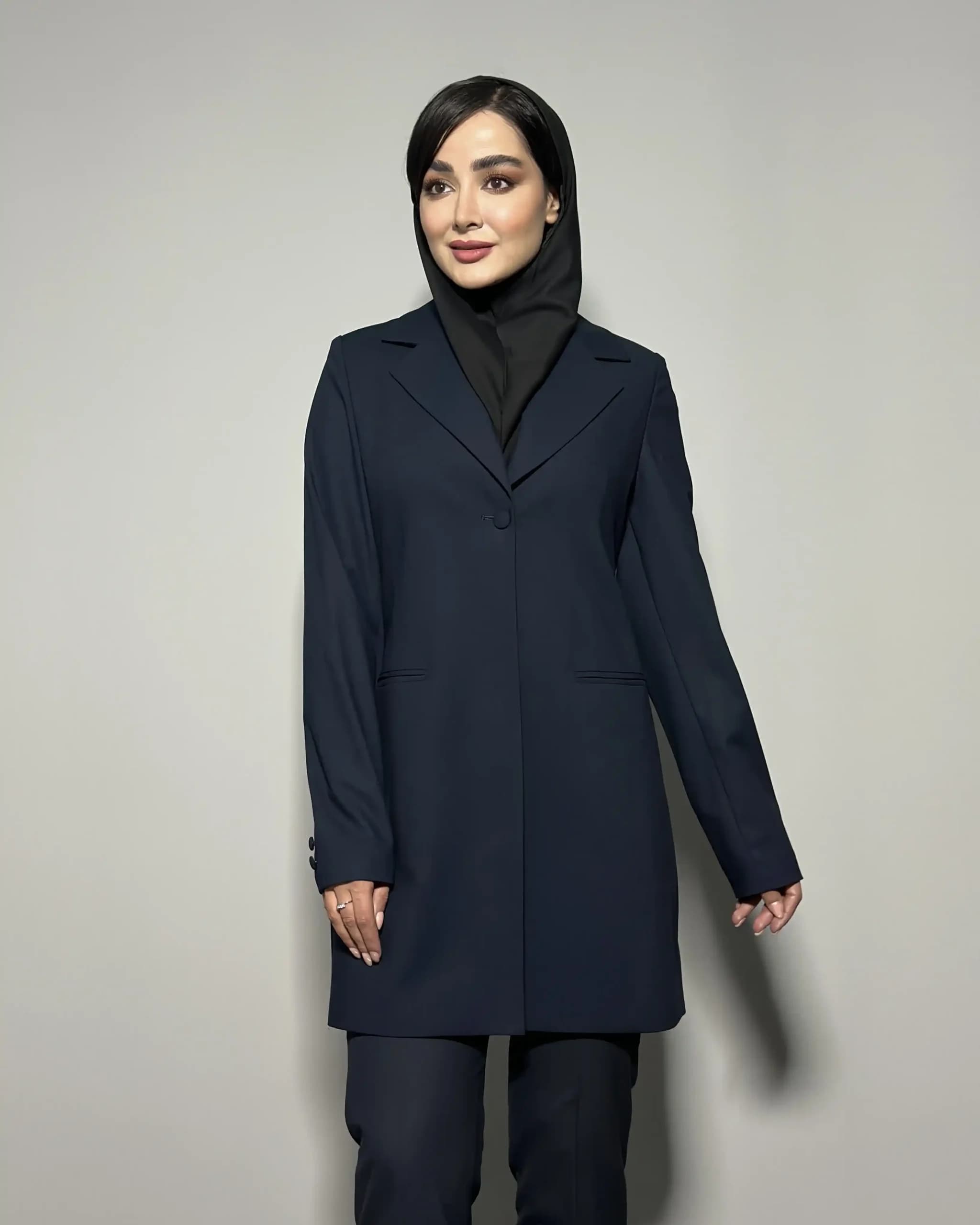 مانتو تک فیونا تک دکمه