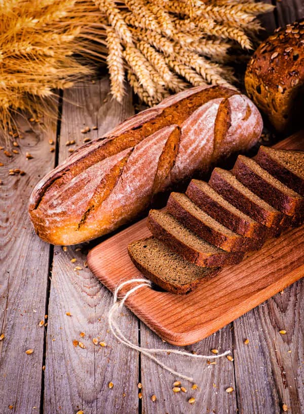 عکس استوک نان تست با خوشه های گندم