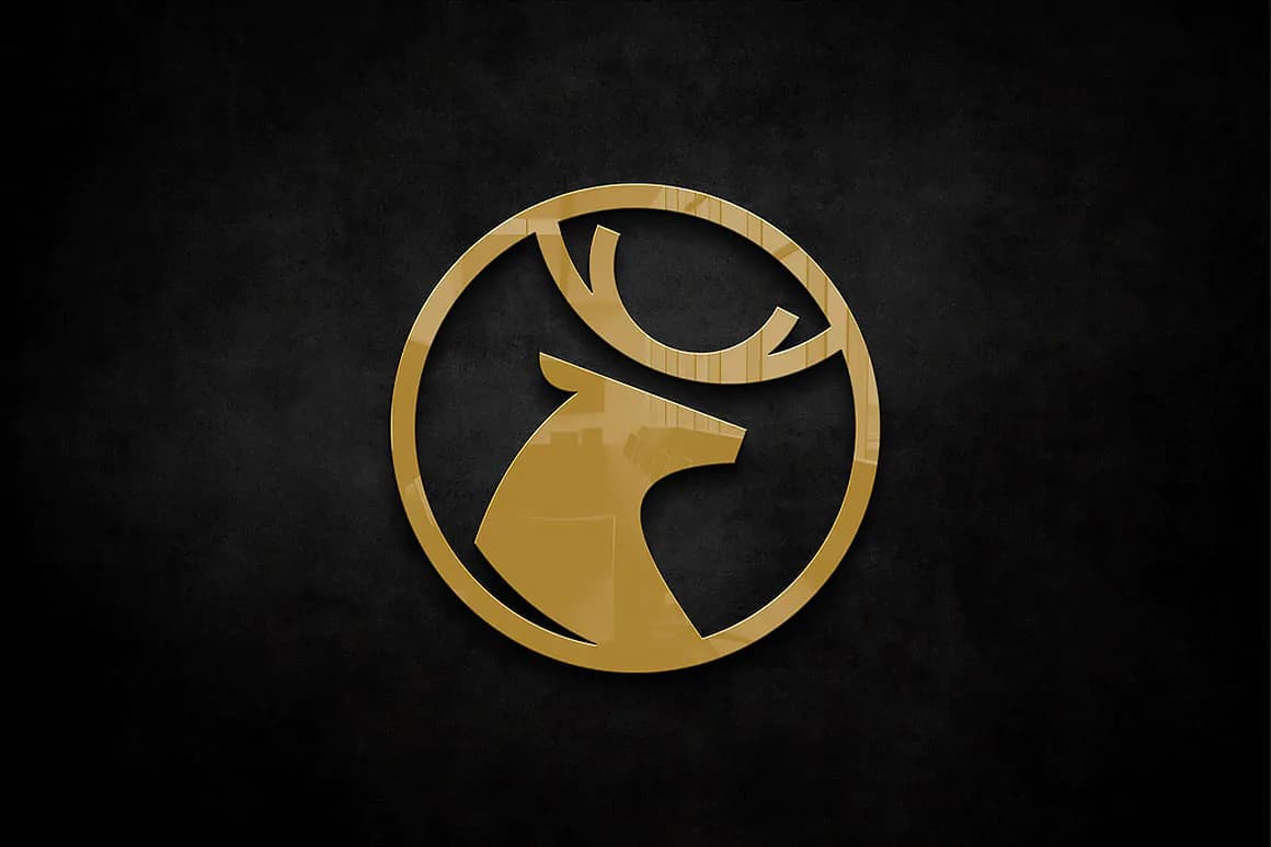 موکاپ لوگوی شیشه ای براق روی دیوار — تصویر ۳