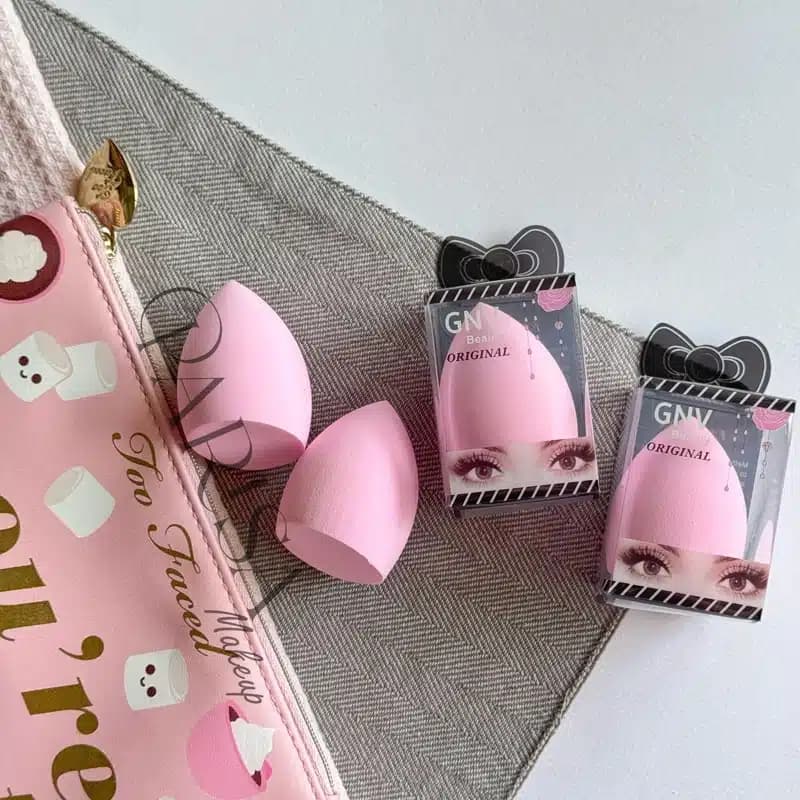 اسفنج آرایشی کات دار GNV Beauty رنگ صورتی کمرنگ