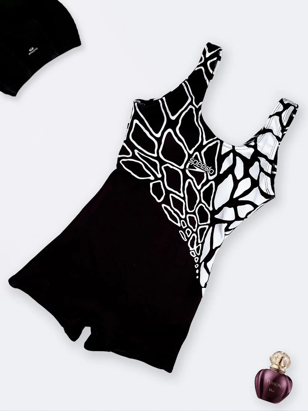 مایو پادار زنانه و کاپدار متحرک مشکی رنگ برای استخر اسپیدو ( Speedo ) نیمه پوشیده
