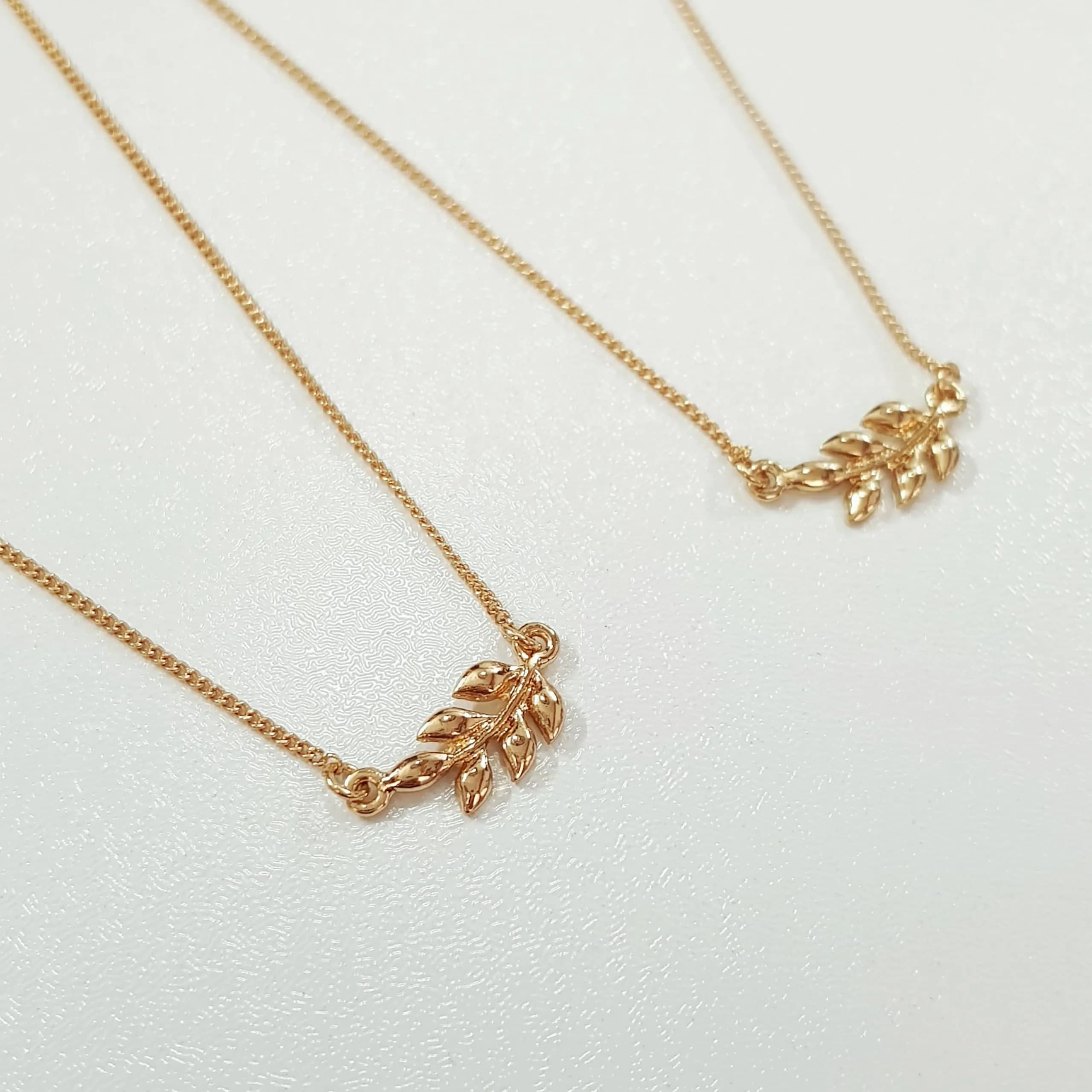 گردنبند طلایی آویز برگ ، از سری لیمیتد ادیشن Six — تصویر ۶