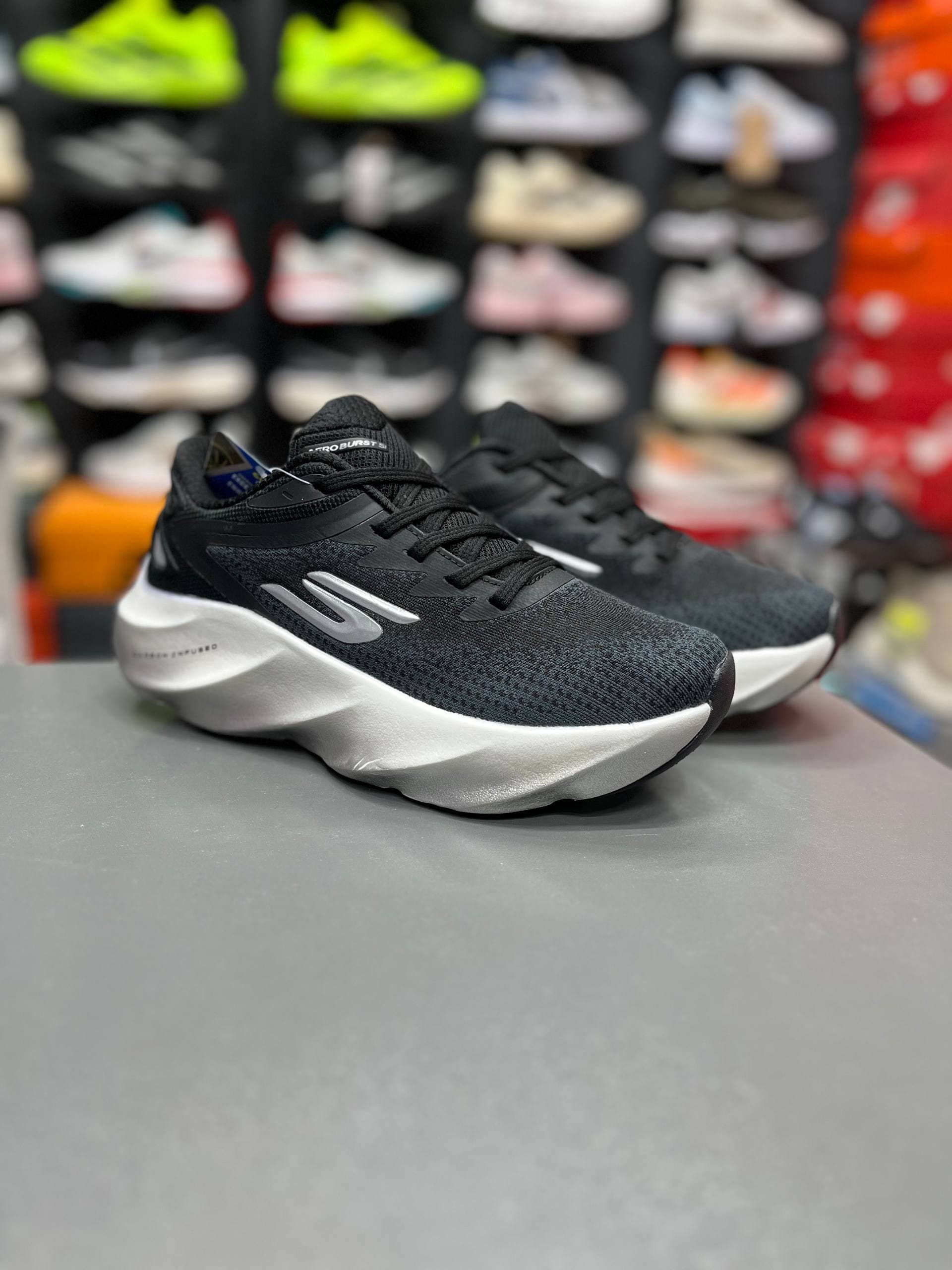 کفش کتونی زنانه اسکیچرز ایروبرست کد02 Skechers Slip-ins Aero Burst