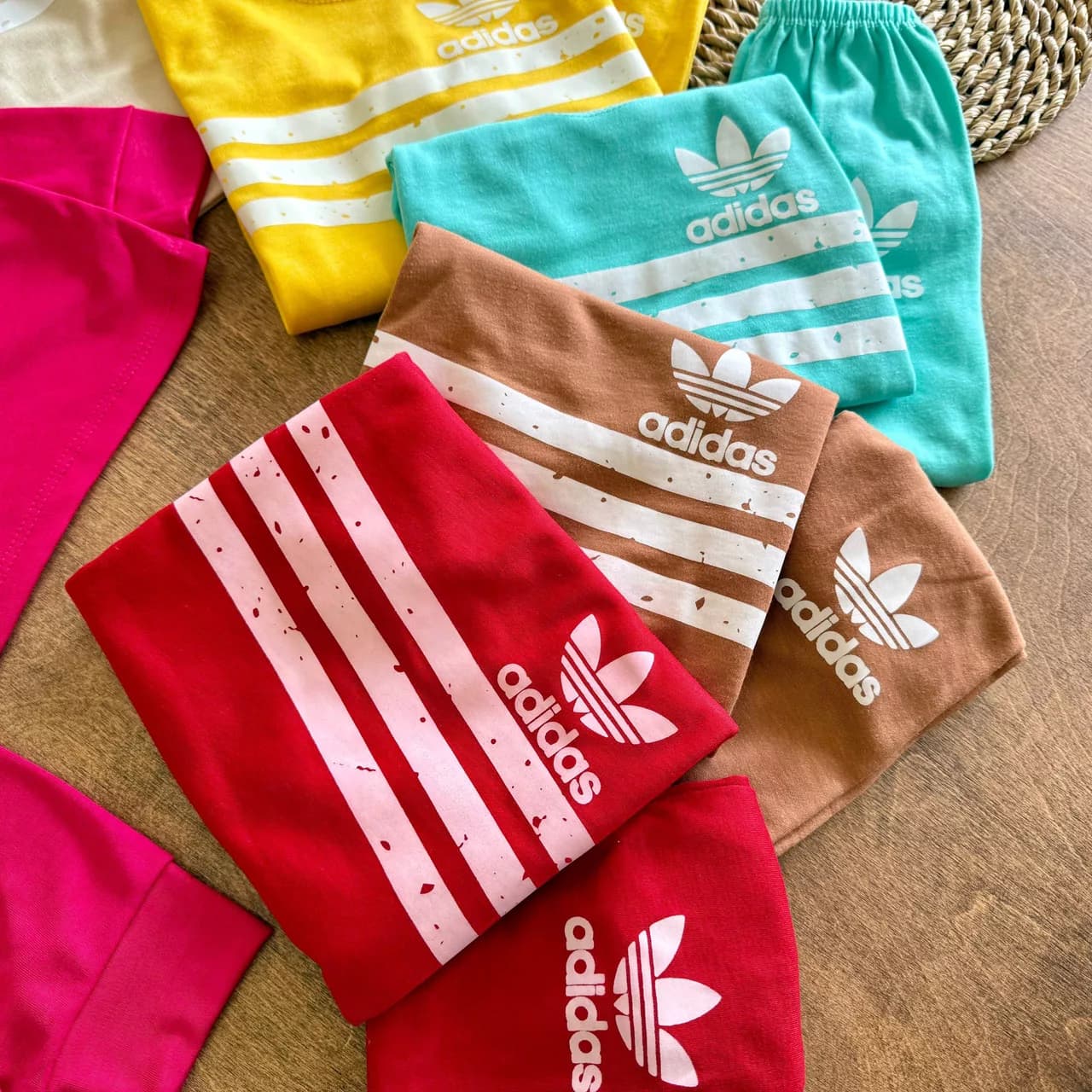 بلوز شلوار سه خط adidas سایز 4 تا 6 کد 6971 — تصویر ۲