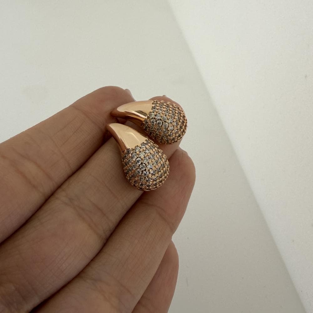 گوشواره ژوپینگ دخترانه طرح اشکی نگین دار کد 49 — تصویر ۲