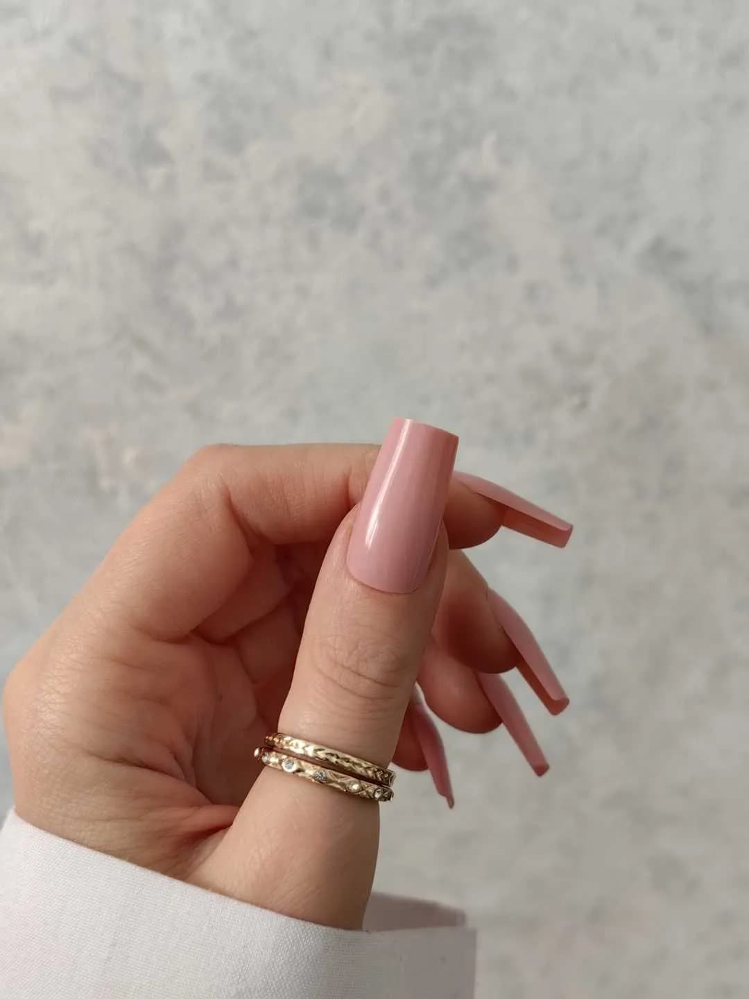 ناخن مصنوعی رنگی ساده رنگ صورتی کالباسی رنگ ناخن فرم مربع براق راسا – RSN0330 — تصویر ۴