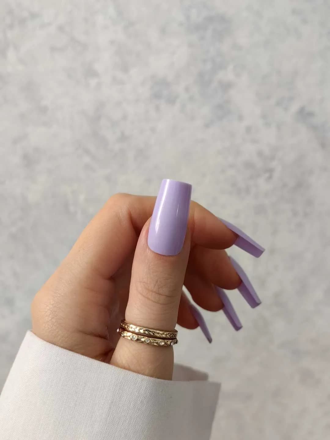 ناخن مصنوعی رنگی ساده رنگ یاسی فرم مربع براق راسا – RSN0328 — تصویر ۴