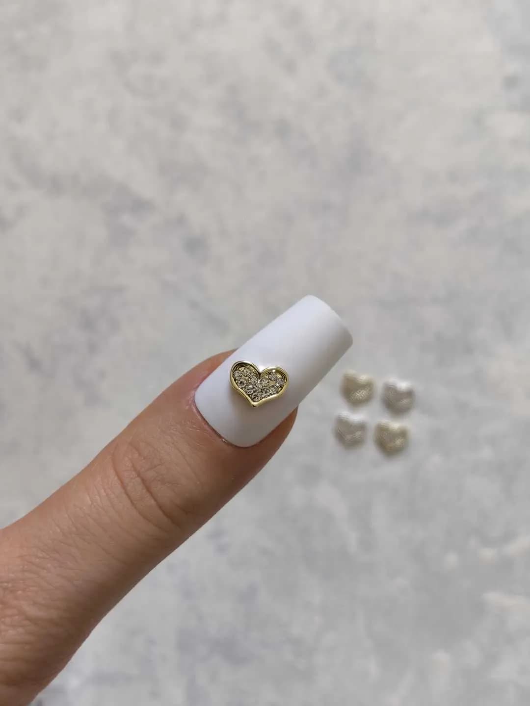 استیکر برجسته ناخن راسا طرح قلب نقره ای طلایی — تصویر ۳