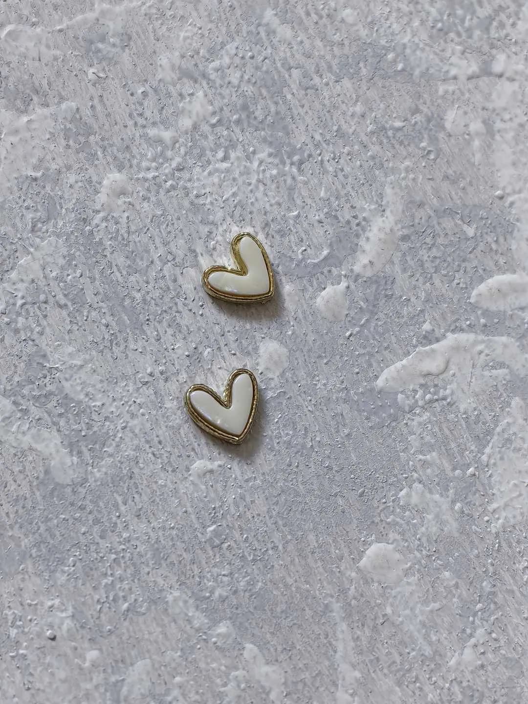استیکر برجسته ناخن راسا طرح قلب سفید — تصویر ۴