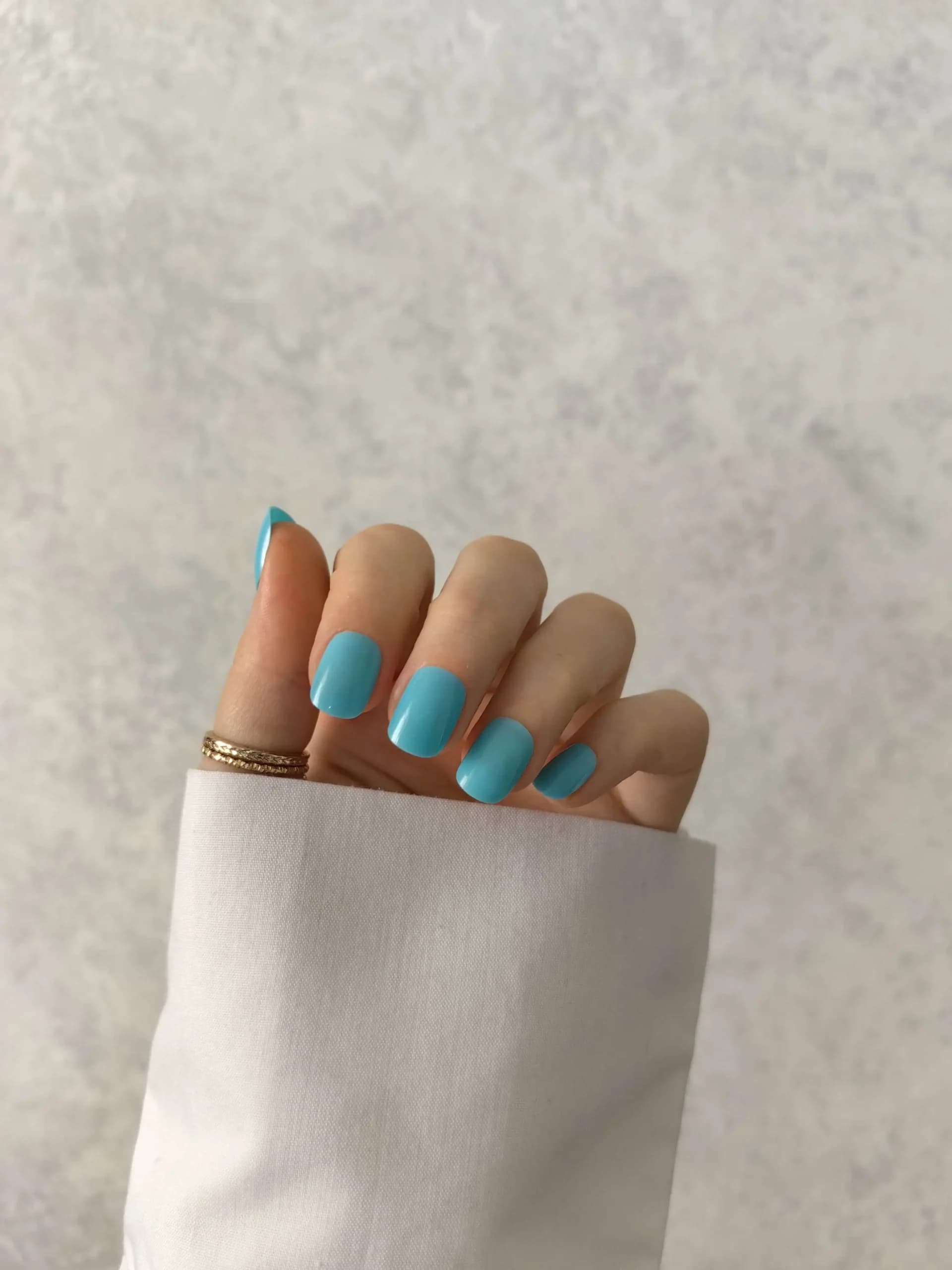 ناخن مصنوعی رنگی ساده رنگ آبی پاستیلی فرم مربع گرد کوتاه راسا – RSN0316 — تصویر ۳