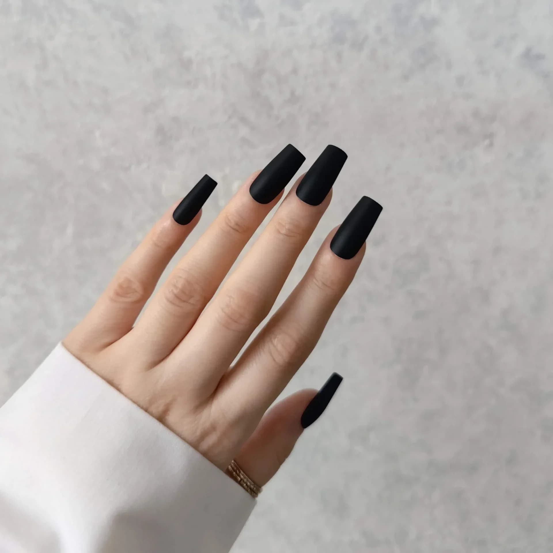 ناخن مصنوعی رنگی ساده رنگ مشکی فرم مربع راسا – RSN0309 — تصویر ۲