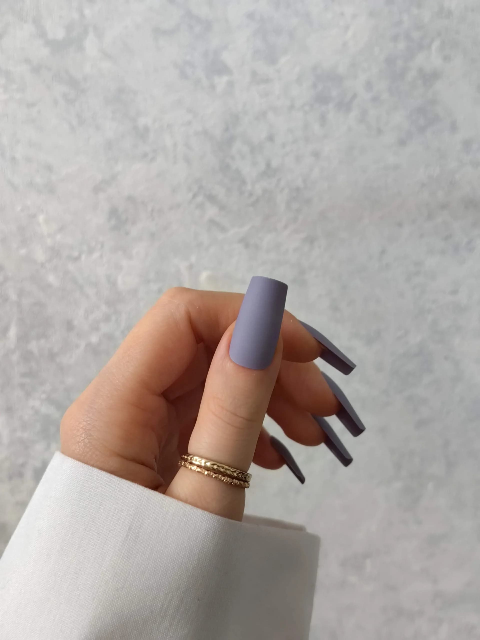 ناخن مصنوعی رنگی ساده رنگ یاسی طوسی فرم مربع راسا – RSN0303 — تصویر ۴