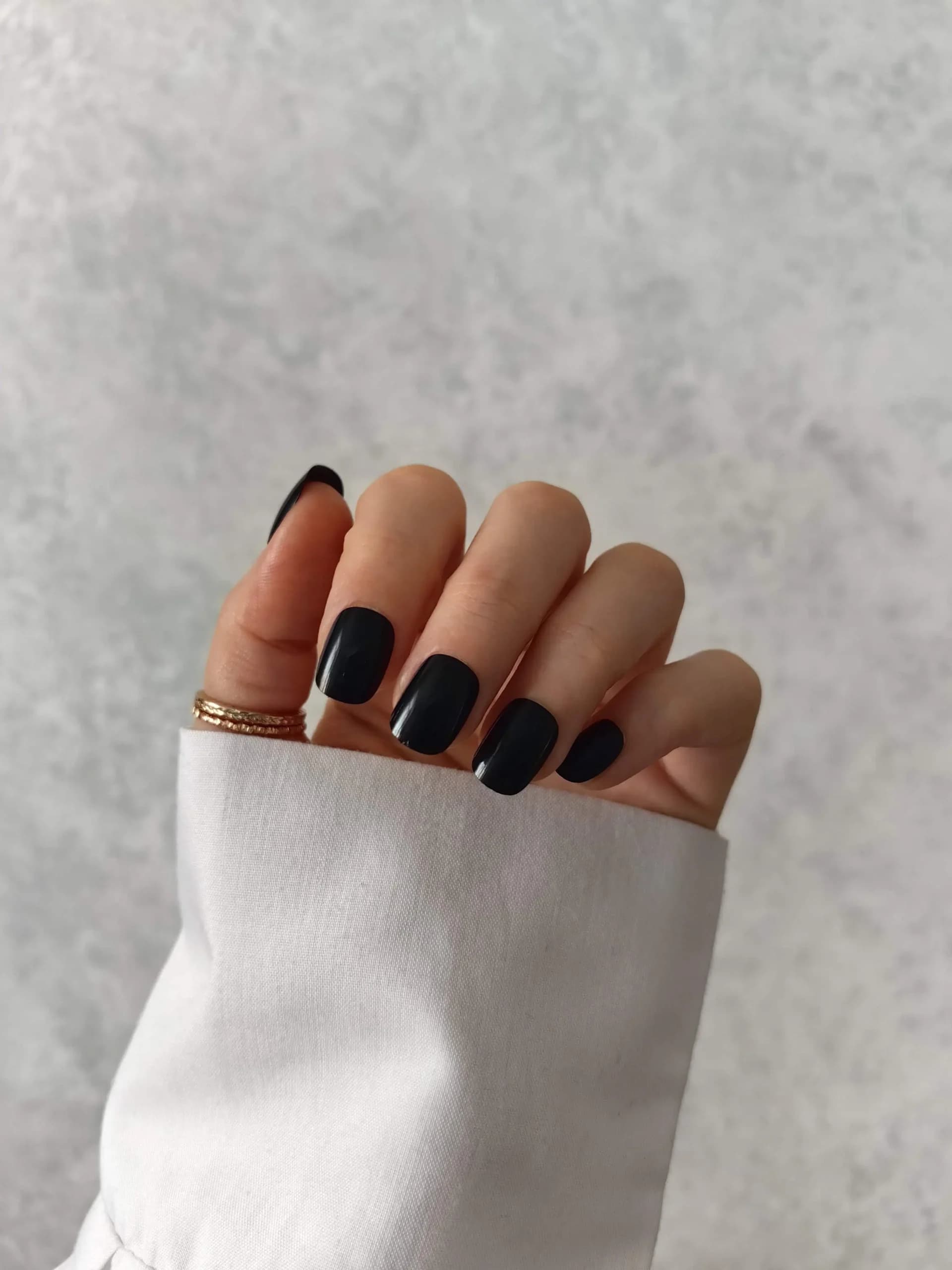 ناخن مصنوعی رنگی ساده رنگ مشکی فرم مربع گرد کوتاه راسا – RSN0297 — تصویر ۲