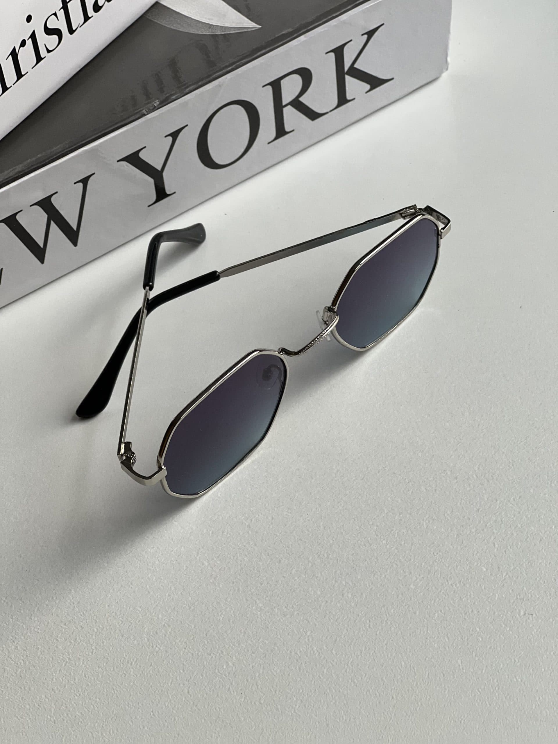 عينك آفتابي برند Dior اسپرت گرد گرادیانت ترند يووي 400 — تصویر ۲