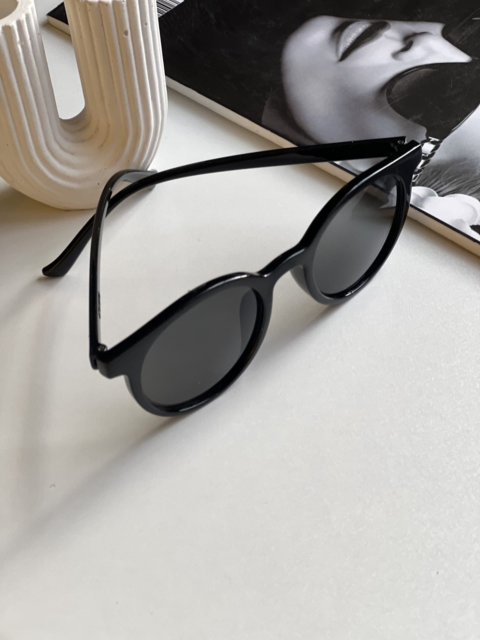 عينك آفتابي برند Rayban زنانه دودی ترند يووي 400 — تصویر ۳