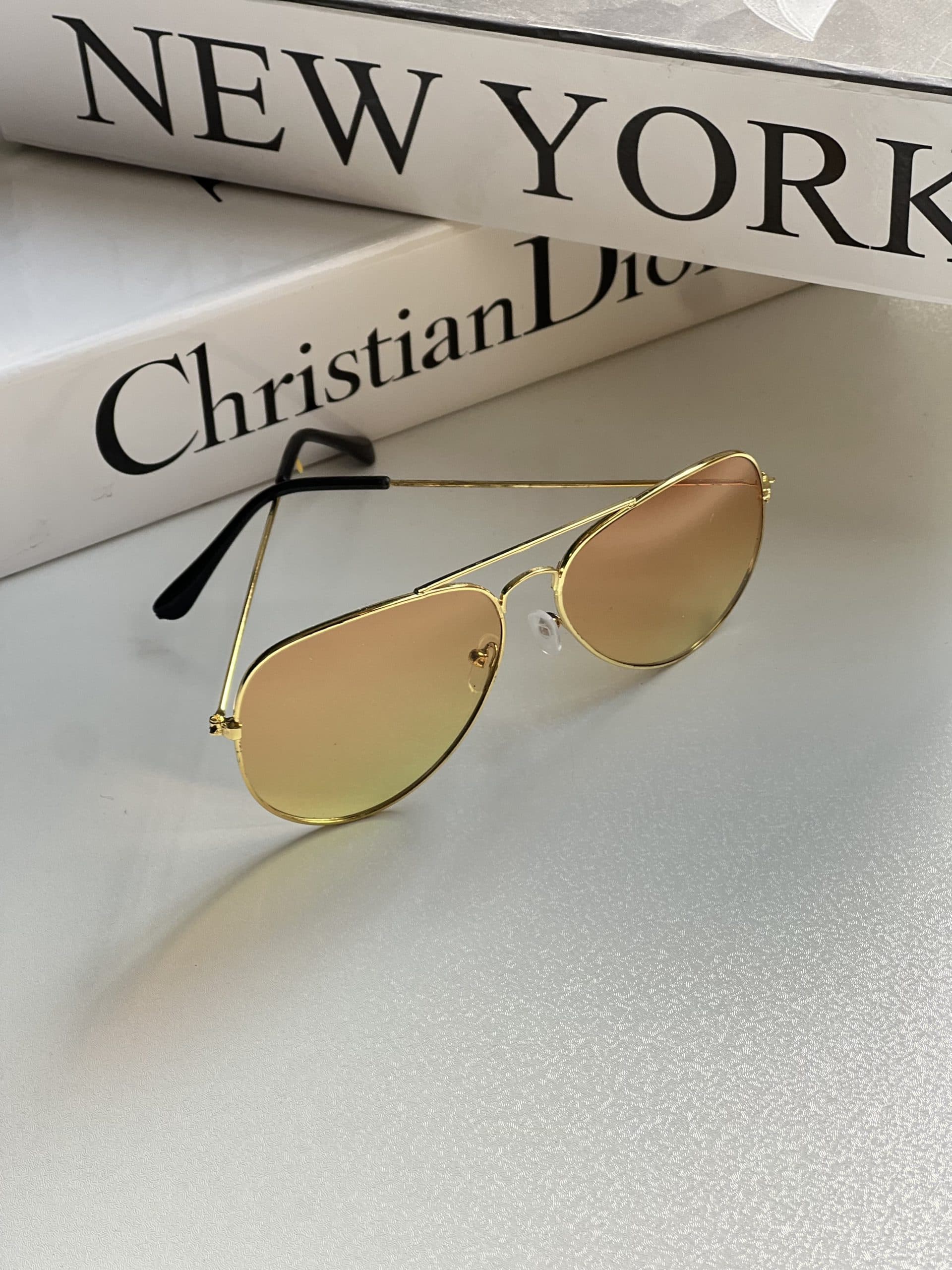 عينك آفتابي برند Rayban مردانه طلایی ترند يووي 400 — تصویر ۳
