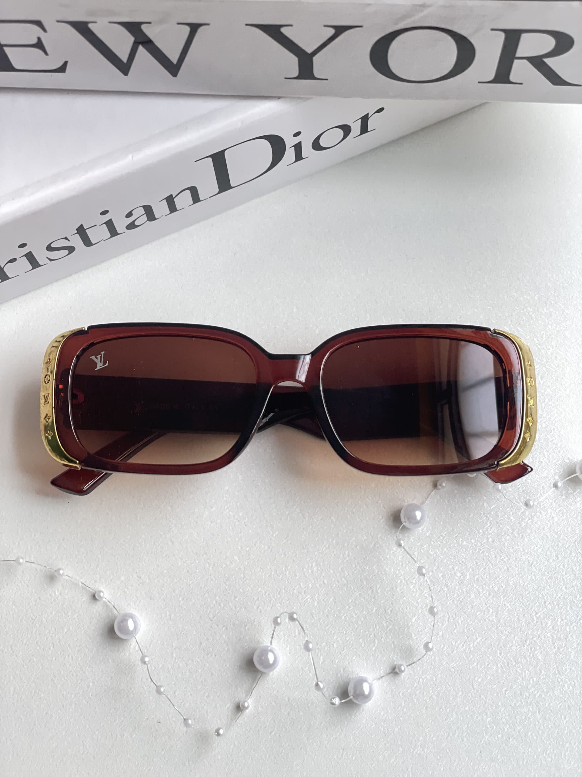 عینک افتابی برند prada شکلاتی ترند دخترانه زنانه یووی۴۰۰ — تصویر ۲