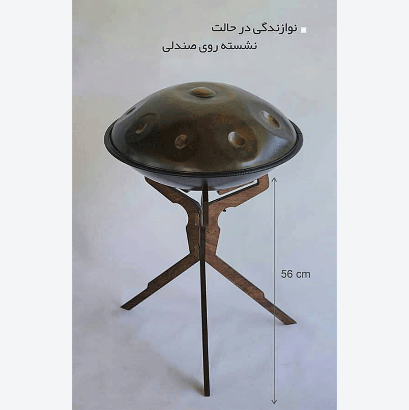 پایه هنگدرام جیبی نشسته روی صندلی — تصویر ۲