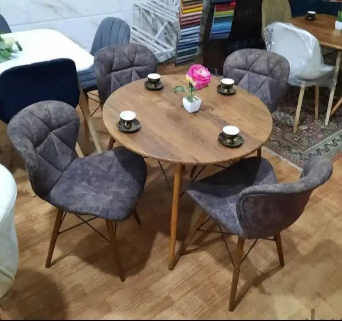 میز و صندلی ناهار خوری چهار نفره زین اسبی مبلمان فرنا مدل 1113361 — تصویر ۲