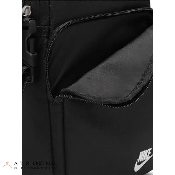کیف نایک مدل Heritage Crossbody Bag — تصویر ۴