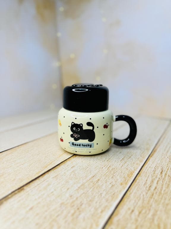 ماگ فانتزی درب بطری کوتاه گربه مشکی کد 3016 — تصویر ۴