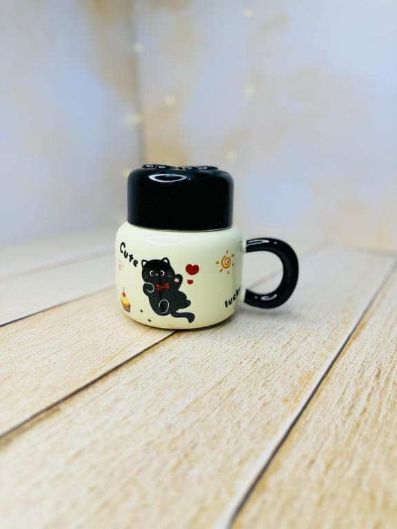 ماگ فانتزی درب بطری کوتاه گربه مشکی کد 3016 — تصویر ۲